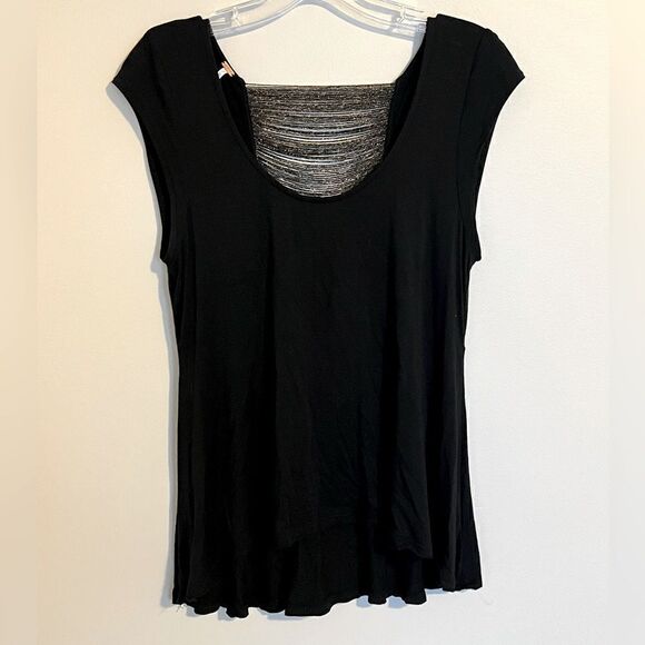 Free People cap sleeve top with black and gold back detail - Picture 2 of 4
